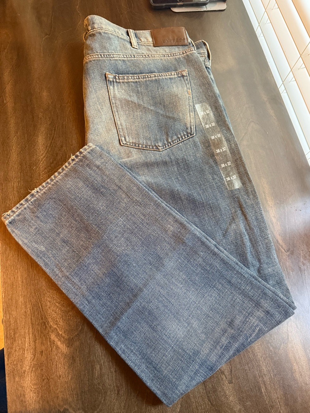 Express Men’s Classic Straight Leg Soft Cotton Medium Blue Wash Jeans 38X32 NWT - Picture 8 of 10